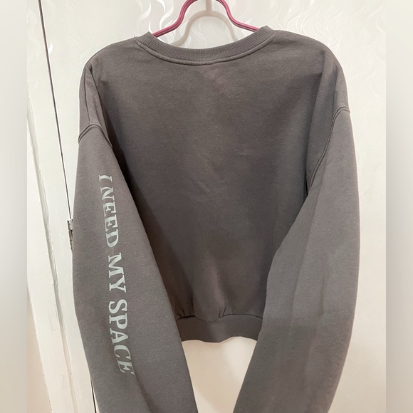 H&M divided sweatshirt💟 •Size: M•Fabric: cotton warm fuzzy wool on the inside - Picture 3 of 4